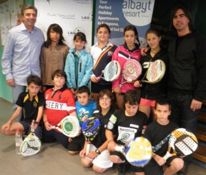 La cantera del pádel malagueño se exhibe en Estepona