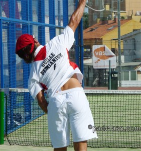 Demianiuk y Ale Ruiz recurren al vértigo para arrasar en la final de 1ª del Campeonato de Pádel Málaga Cofrade