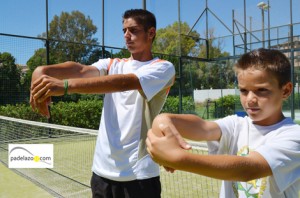 12 ejercicios de estiramientos para prevenir lesiones en el pádel