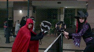 Brujas, dráculas y la niña del exorcista en la pista: la antimoda del pádel