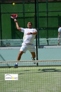 Chico, en un partido de la 2ª masculina. Chico 3 padel 2 masculina Torneo Tecny Gess Lew Hoad abril 2013