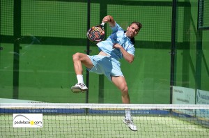 Tachi Montosa, en un partido de la 2ª masculina. Tachi Montosa padel 2 masculina Torneo Tecny Gess Lew Hoad abril 2013