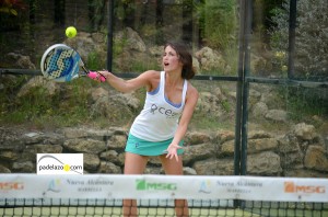 Alejandra García, en uno de los partidos de la última ronda de la previa. alejandra garcia 3 padel ocean padel previa campeonato españa padel equipos 3 categoria nueva alcantara mayo 2013