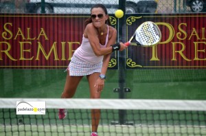 Conchi, en un partido de la 4ª femenina. conchi 3 padel 4 femenina torneo diario sur vals sport consul malaga julio 2013