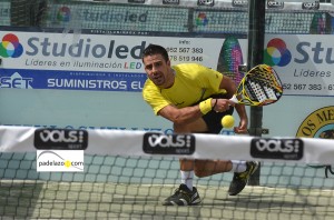 Jorge Cárdenas, en un partido de la 1ª masculina. jorge cardenas 2 padel 1 masculina torneo diario sur vals sport consul malaga julio 2013