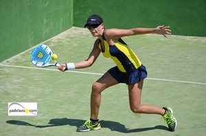 Pádel, emoción y mucha piscina en el Torneo Malakapadel Fnspadel Shop en La Capellanía