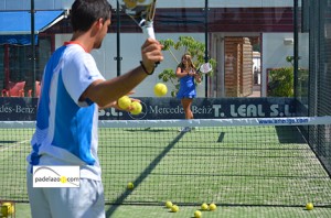Cuatro alternativas de verano a los torneos de pádel en Málaga
