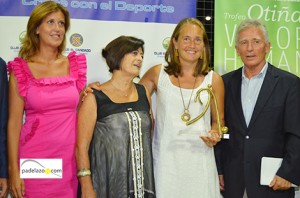 XIV Trofeo Otiñano: El Candado eleva los valores humanos de Carolina Navarro a la altura de su padel