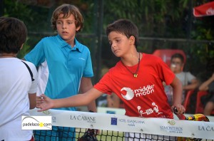 Mucha deportividad en los partidos del campeonato. jugadores campeonato de españa de padel de menores 2013 marbella nueva alcantara