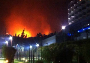El club Reserva del Higuerón vuelve a la normalidad tras su desalojo preventivo por un gran incendio en la zona