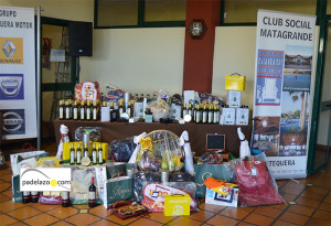 El sorteo de regalos del Open Benéfico del club Matagrande es uno de los atractivos del torneo. sorteo premios II Open benefico padel club matagrande noviembre 2013