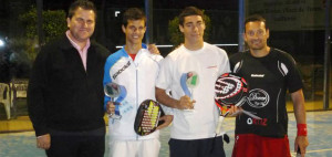 Benamocarra vibra con el espectáculo en su noveno gran torneo de padel