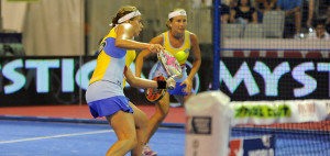 Carolina Navarro y Ceci Reiter se desfondan en un maratón de padel que lleva a Patty Llaguno y Eli Amatriain a la final femenina en Málaga