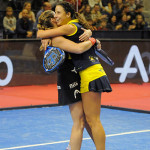 Abrazo-Ale-Salazar-y-Marta-Marrero-campeonas-final-femenina-estrella-damm-valencia-master-2015