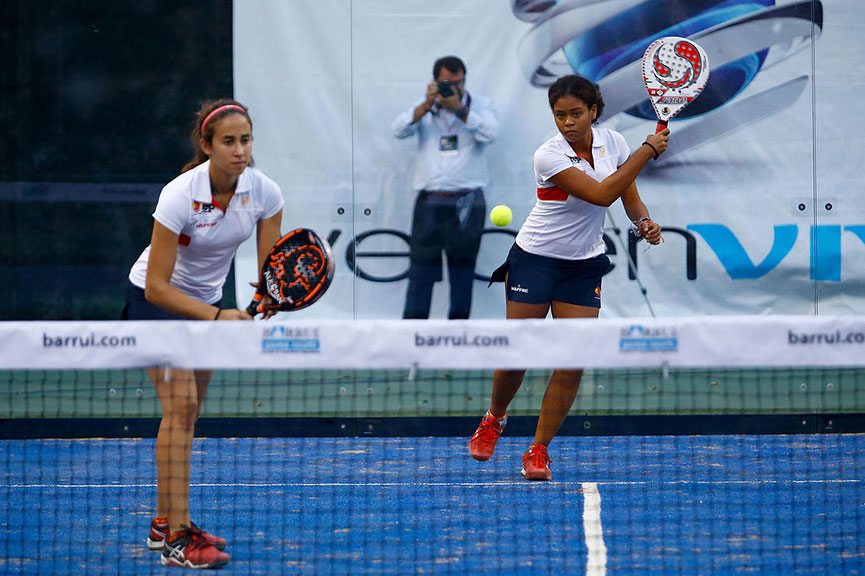 carlota-garcia-y-alba-perez-seleccion-espanola-femenina-mundial-padel-menores-2015-mexico
