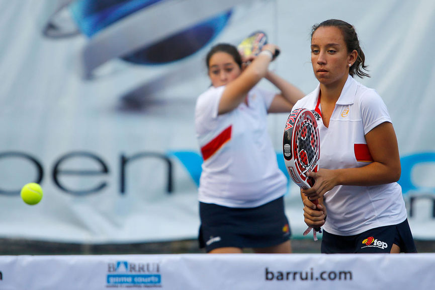 cristina-carrascosa-y-bea-gonzalez-seleccion-espanola-femenina-mundial-padel-menores-2015-mexico