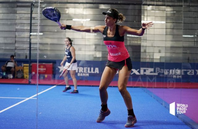 Debut aplastante de las candidatas al título y primer adiós de una cabeza de serie en los octavos femeninos del Open de Madrid